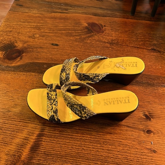 Women’s Italian made wedges Sz 10 - Picture 2 of 2